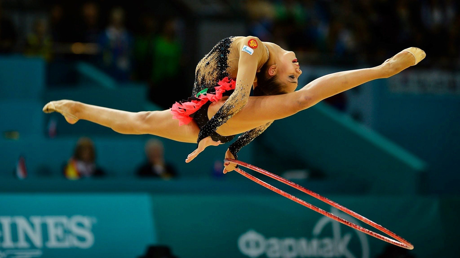 Гимнастки ЦСКА Маргарита Мамун Яна Кудрявцева и Александра Солдатова заняли пьедестал почета на этапе Кубка мира