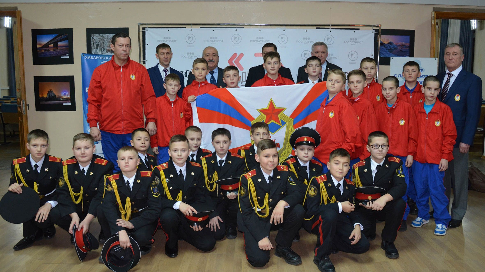 Юные спортсмены ЦСКА встретились с Героями России