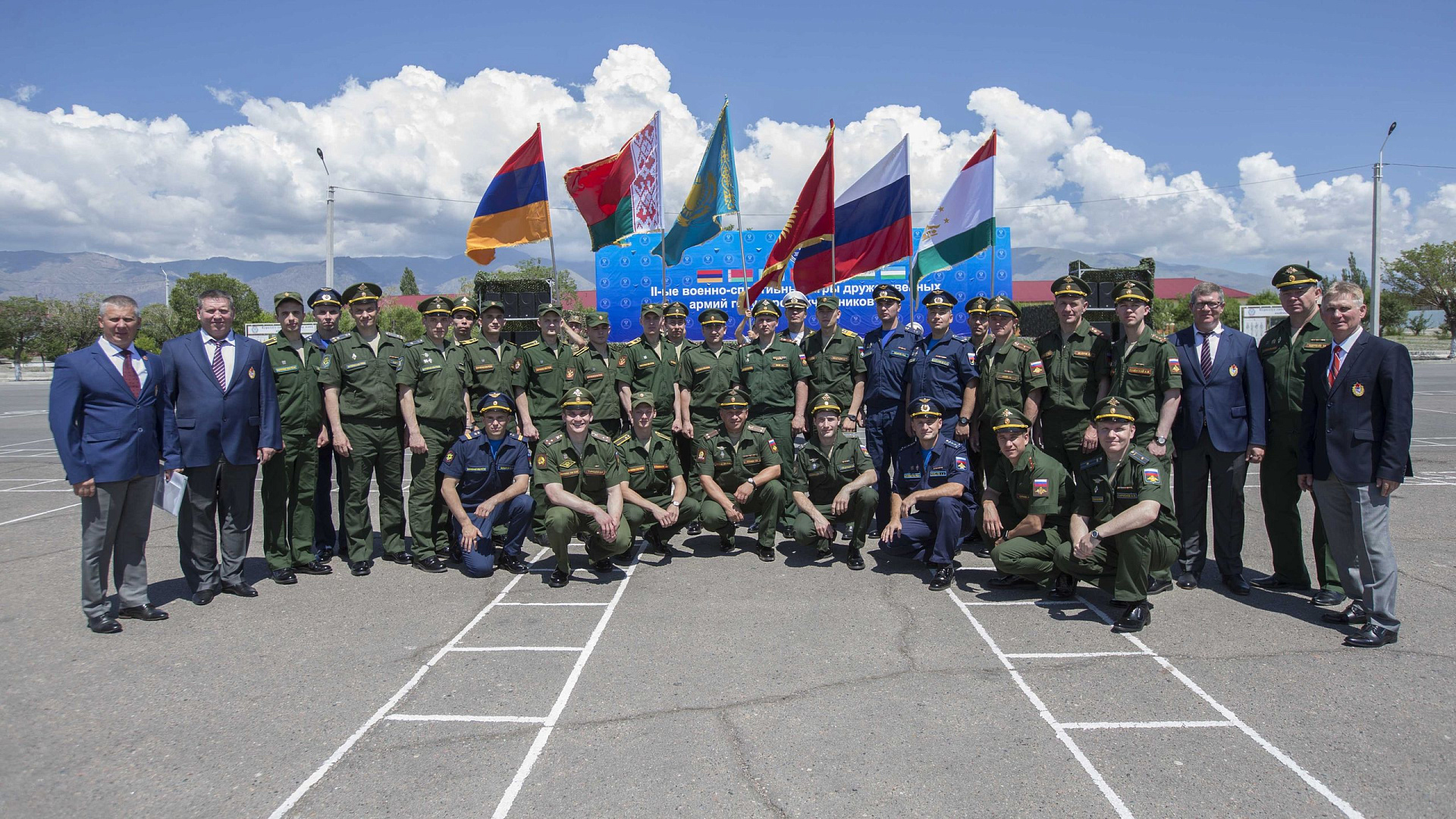Российские военные приняли участие в церемонии открытия II Военно-спортивных игр дружественных армий СНГ