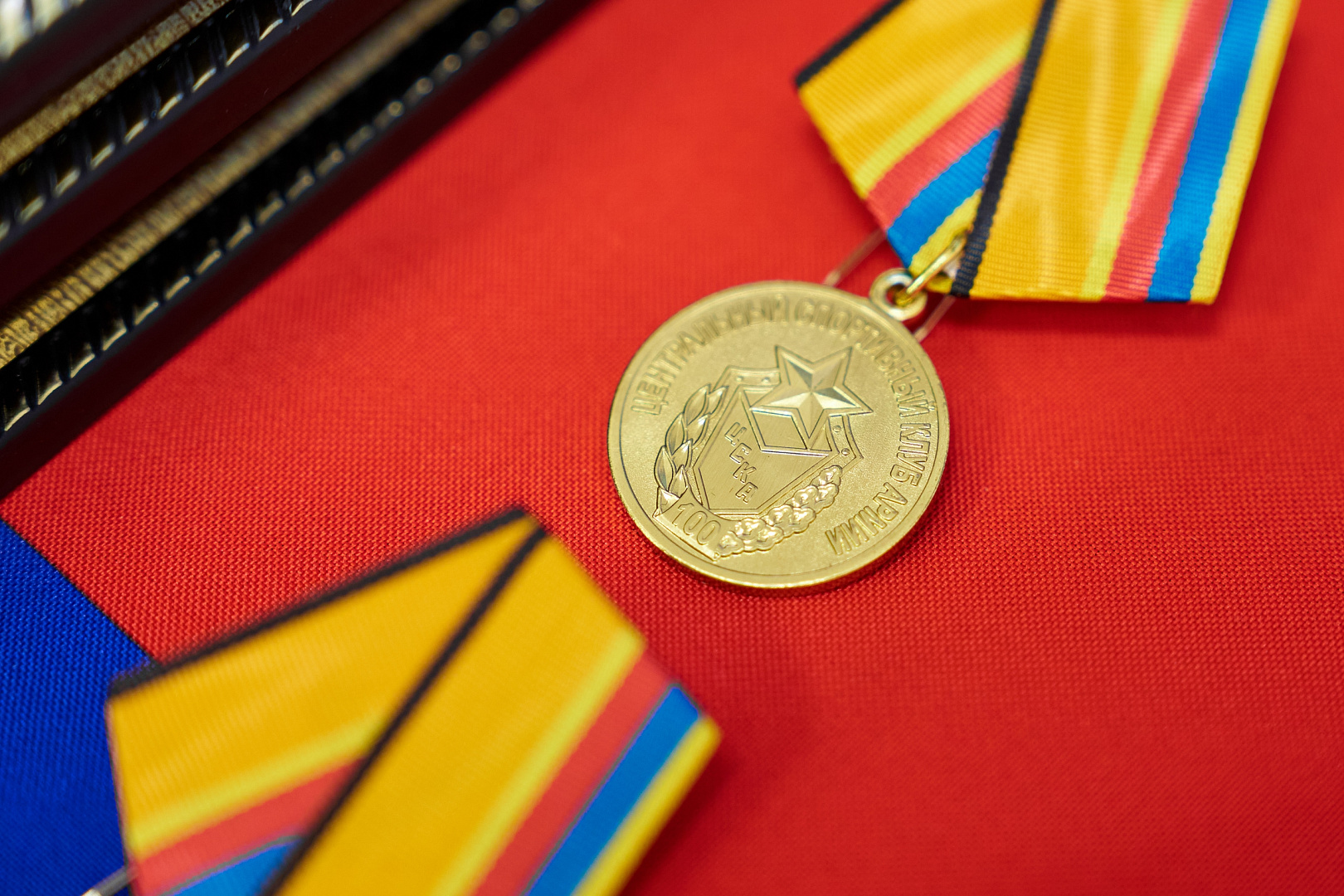 Начальник ЦСКА Артём Громов провёл награждение среди сотрудников