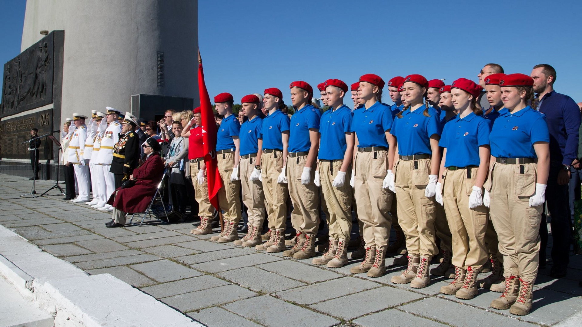 Юнармейцы ЦСКА в Североморске отметили День Военно-морского флота России