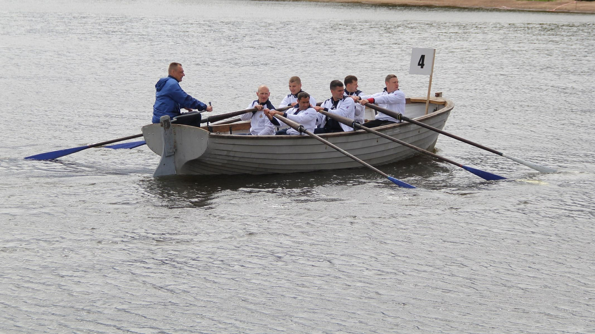 Кубок ВС РФ по гребле на шлюпках стартовал в Кронштадте