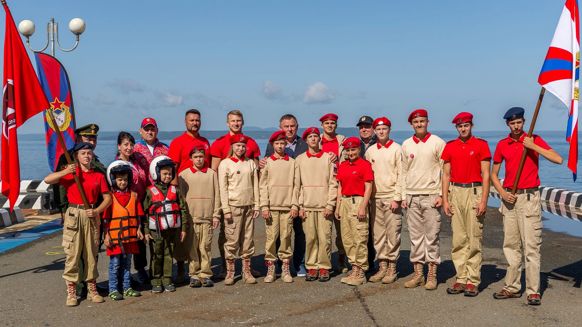 Дмитрий Труненков посетил соревнования по морскому биатлону на базе ЦСКА во Владивостоке